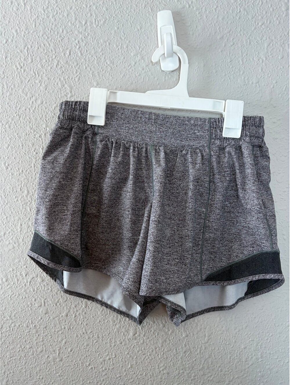 Lululemon Hotty Hot Short II *Long 4in Heathered Dark Grey size 6. $58 retail. E